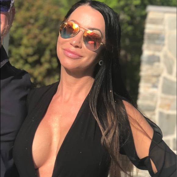 Meet your Posher, Sara - Picture 1 of 1